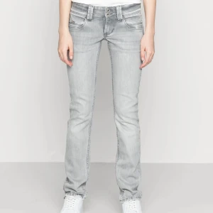 low waist PepeJeans  - Jag säljer dessa low waist jeans då dem blivit lite korta. Som i nyskick