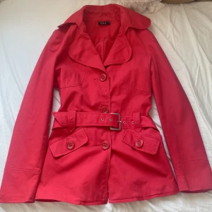 Röd kappa/jacka - I fint skick!