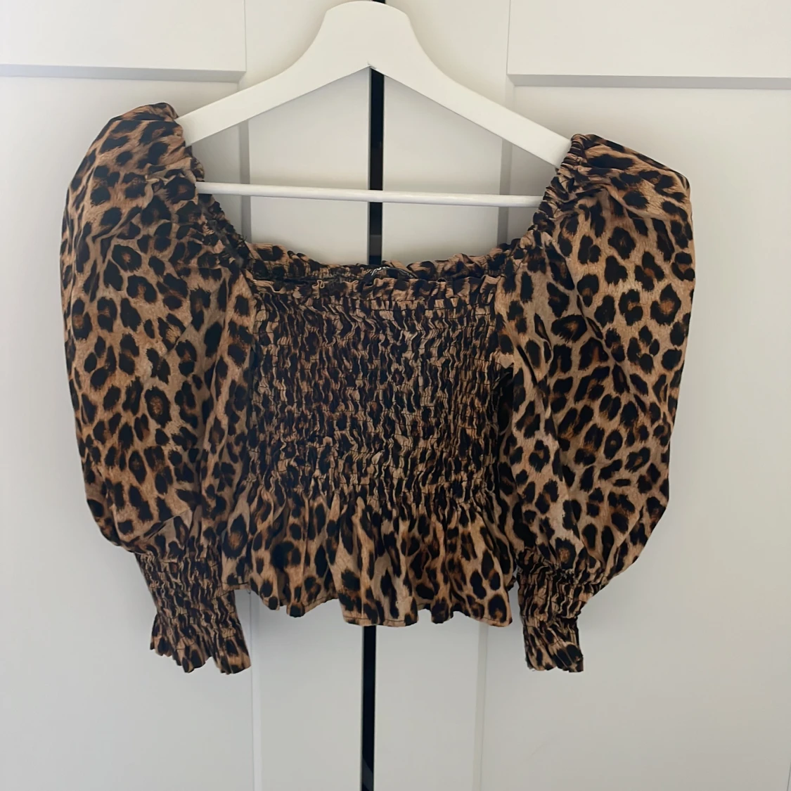 Leopardmönstrad Blus med puffarm