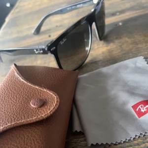 Rayband glajjor - Ett par schyssta rayband boyfriend black som nästintill är oanvända:))