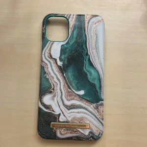 iPhone 11 skal - Två ideal of sweden och ett skal från Shein till iPhone 11 som knappt är använda 