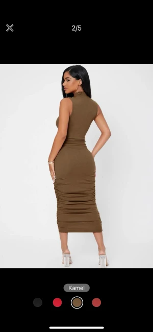 Klänning  - Säljer den här klänningen  Endast användt en gång storlek S 