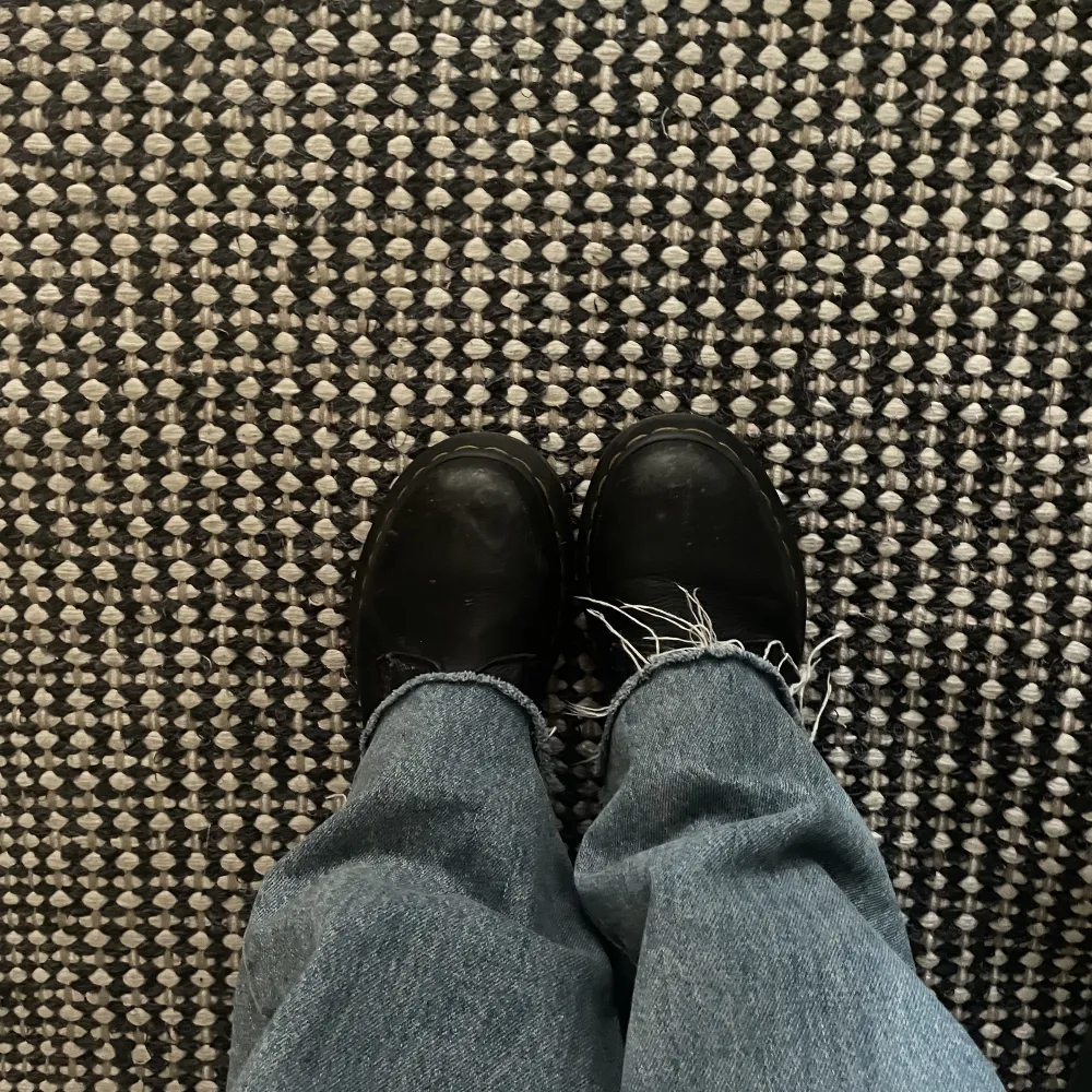 Intressekoll på mina älskade Doc Martens som jag säljer pga att dom ej kommer till användning :( Köpta för 1900kr. Kengät.