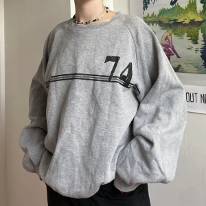 Hoodie  - Grå hoodie i passar oversized på stl S/M🥰