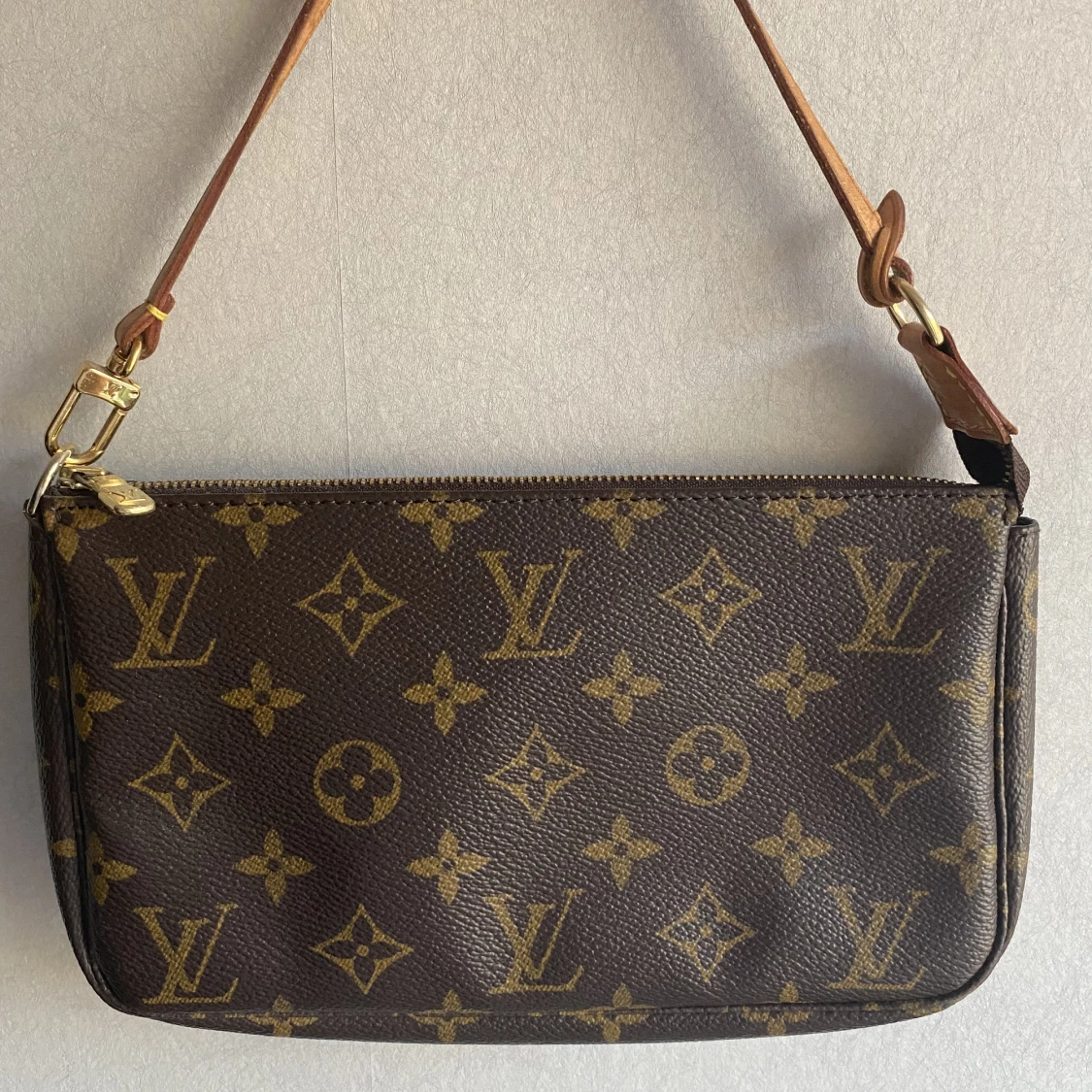 LOUIS VUITTON POCHETTE VÄSKA  - 91