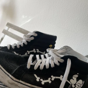 Vans x Snobben - Storlek 9,5 (42,5)   Vans OldSkool high snobben collab, svåra att få tag på. sparsamt använda typ 7ggr på 5år