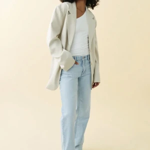 Gina Tricot Jeans - Hej! Nu söker jag min super snygga, raka jeans från Gina Tricot! Dom är knappt använda då dom inte passar! 💘Pris kan diskuteras, frakt ingår ej