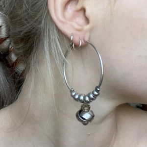 örhängen  - örhängen! unika och coola!