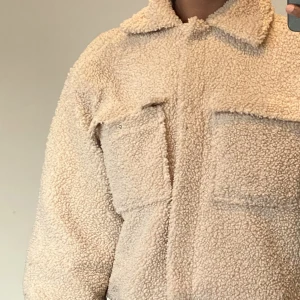 Cropped jacka   - Cropped beige jacka, 