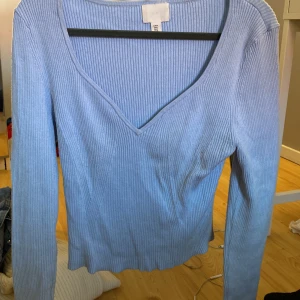 Stickad tröja  - Super fin stickad tröja från hm, knappt använd 