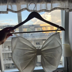 Vit topp  - Helt ny och oanvänd vit topp! 