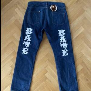 Bape spellout jeans i storlek Xl köptes av the Holy grail på depop och köpbevis finns 
