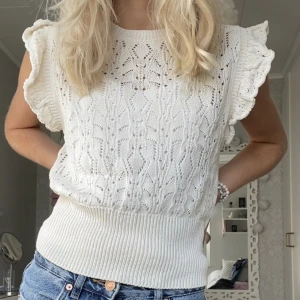 Virkad topp🤍 - Supersöt virkad topp från Lindex🤍använd en gång så i nyskick!🤩