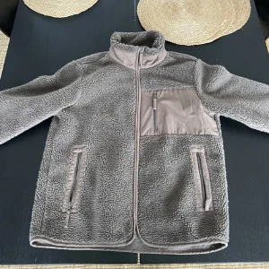 A days march fleece  - 400kr, ny skick 