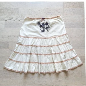 Odd molly volangkjol S - Finaste kjolen från Odd Molly, passar ca stl S. Säljer mycket kläder, samfraktar gärna!  