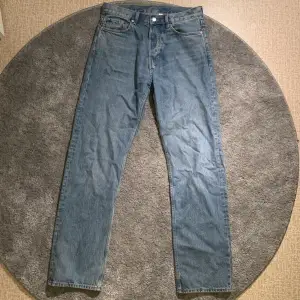Weekday jeans storlek 30/34 som inte används 