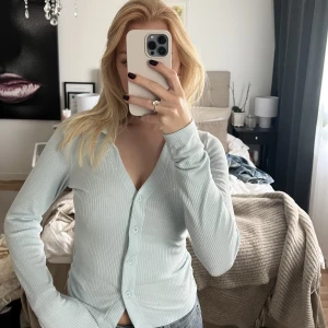 Tröja - Fin tröja i superskönt material med långa ärmar. Från Bokbok strlk xs men passar även s, knappt använd 💓