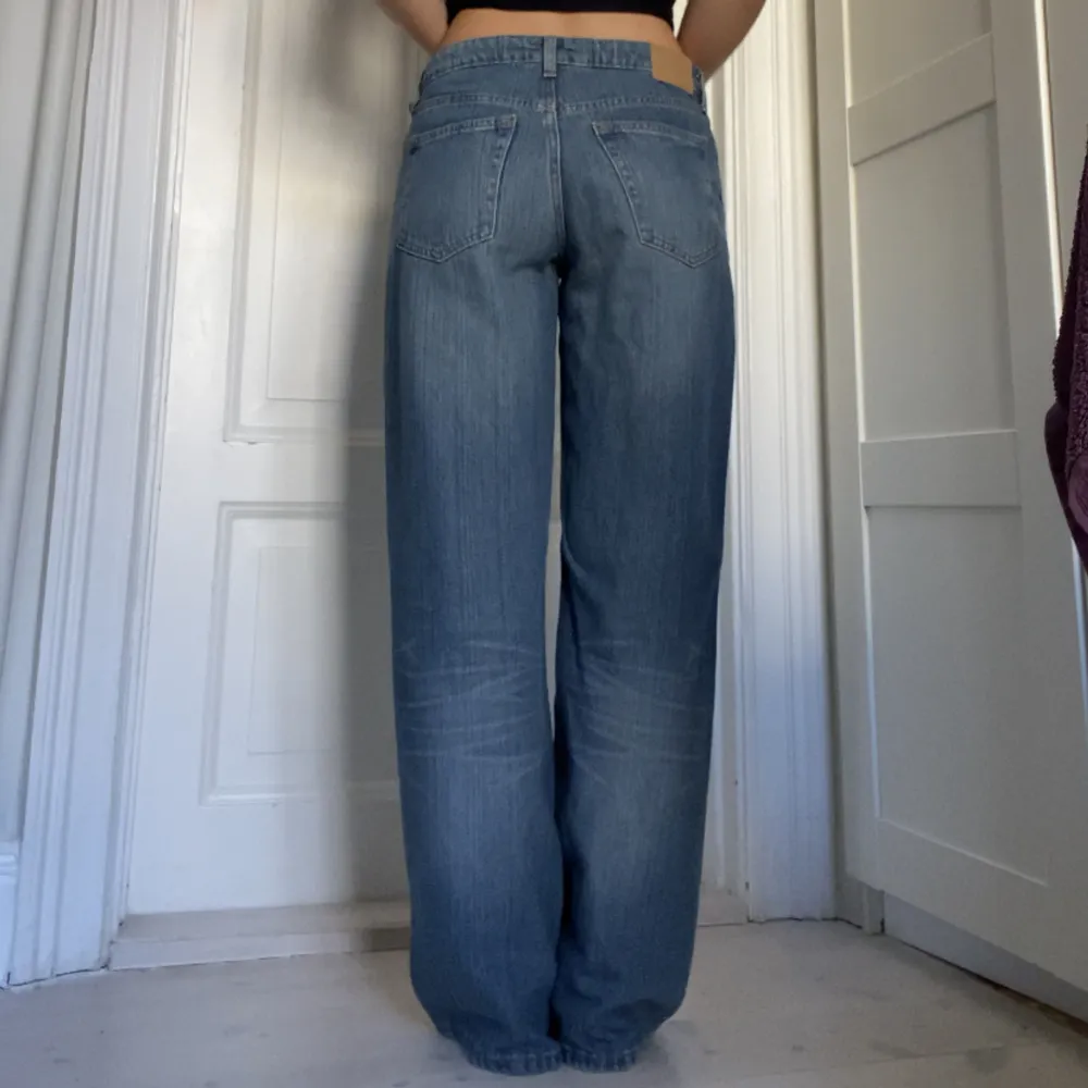 Så najs jeans med låg midja, säljer pga har flera liknande💙Org pris 590kr, jag brukar ha 36/38 i jeans, Modell Ample. Jeans & Byxor.