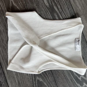 Festtopp - En festtopp från Bershka i strl M🤍 Har inte kommit till användning!