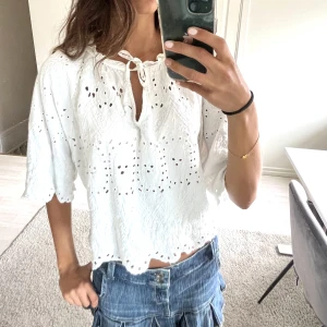 Blus! - Jätte söt blus med spets! Skriv för fler frågor och bilder