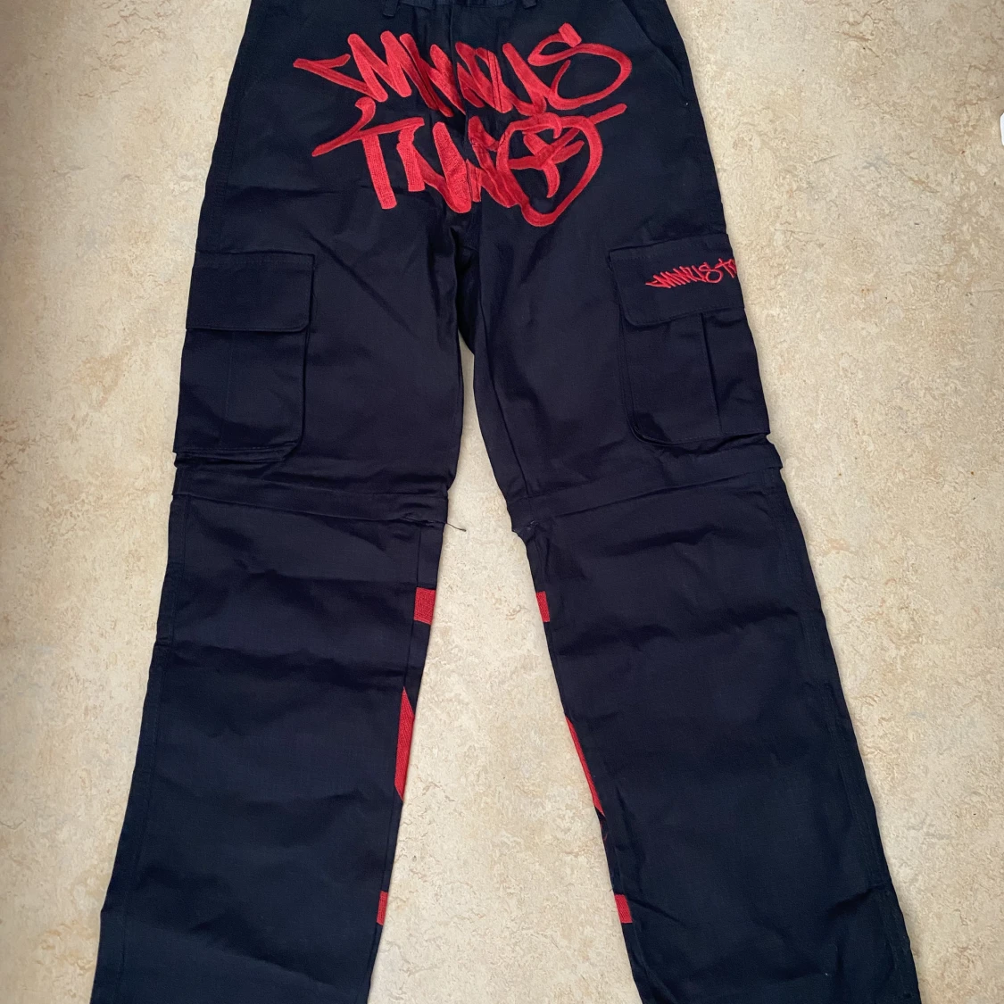 Minus Two Cargo - Röda