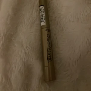 Oanvänd mascara - Säljer denna då jag har 2 , för fick ena i present. 