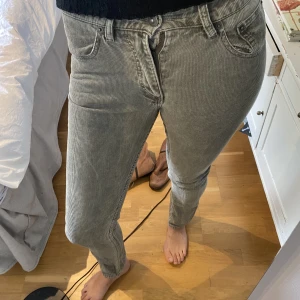 Grå Manchester byxor  - Inte så stretchiga men mjuka och sköna! Passar S