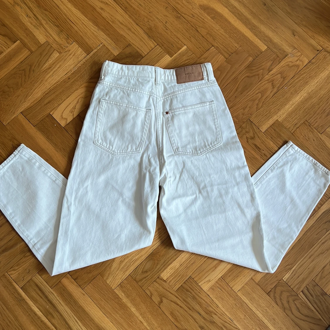 Supersnygga vita/beige jeans  - 90
