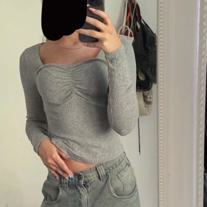 Gullig grå tröja - Gullig grå långärmad tröja