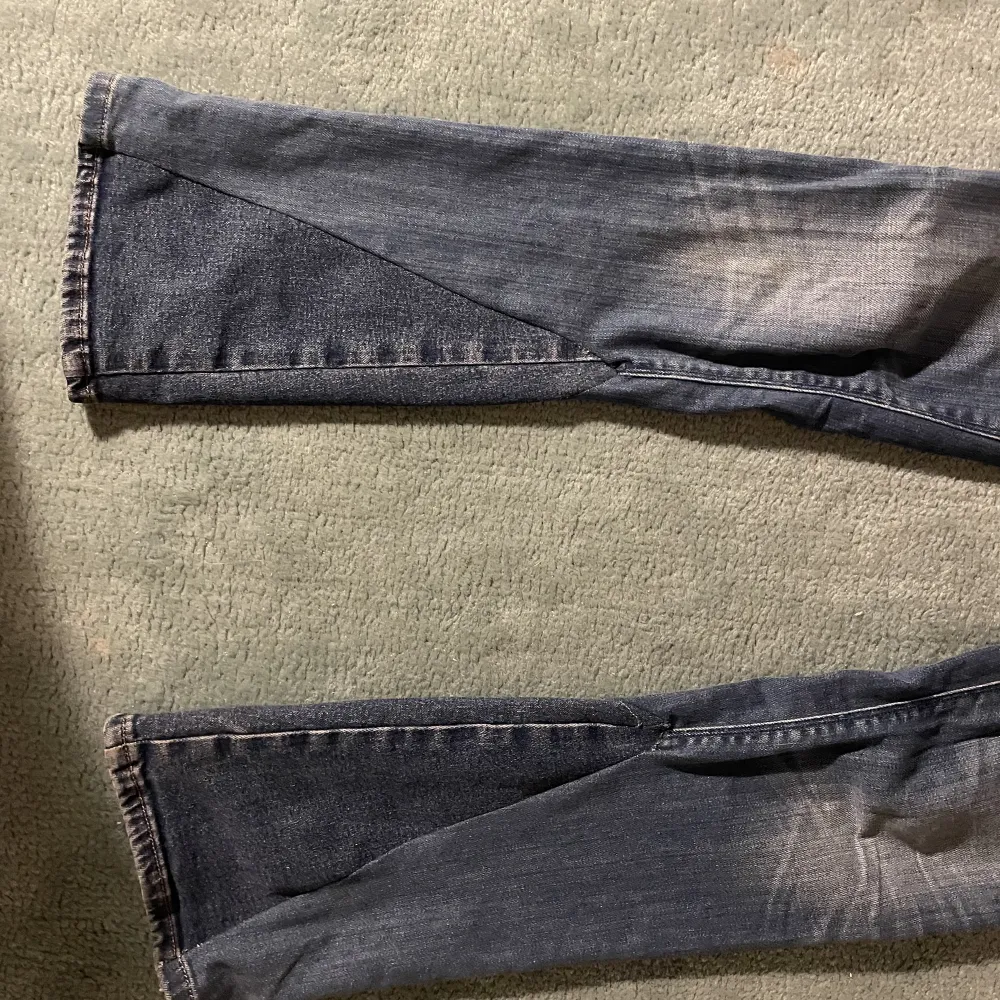 Sååå snygga Diesel jeans med så cool detalj där nere!!  Storlek W24 L32💝. Jeans & Byxor.