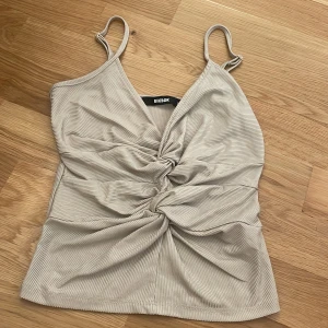 Toppar - Två snygga toppar, 1 för 85 och 2 för 110!