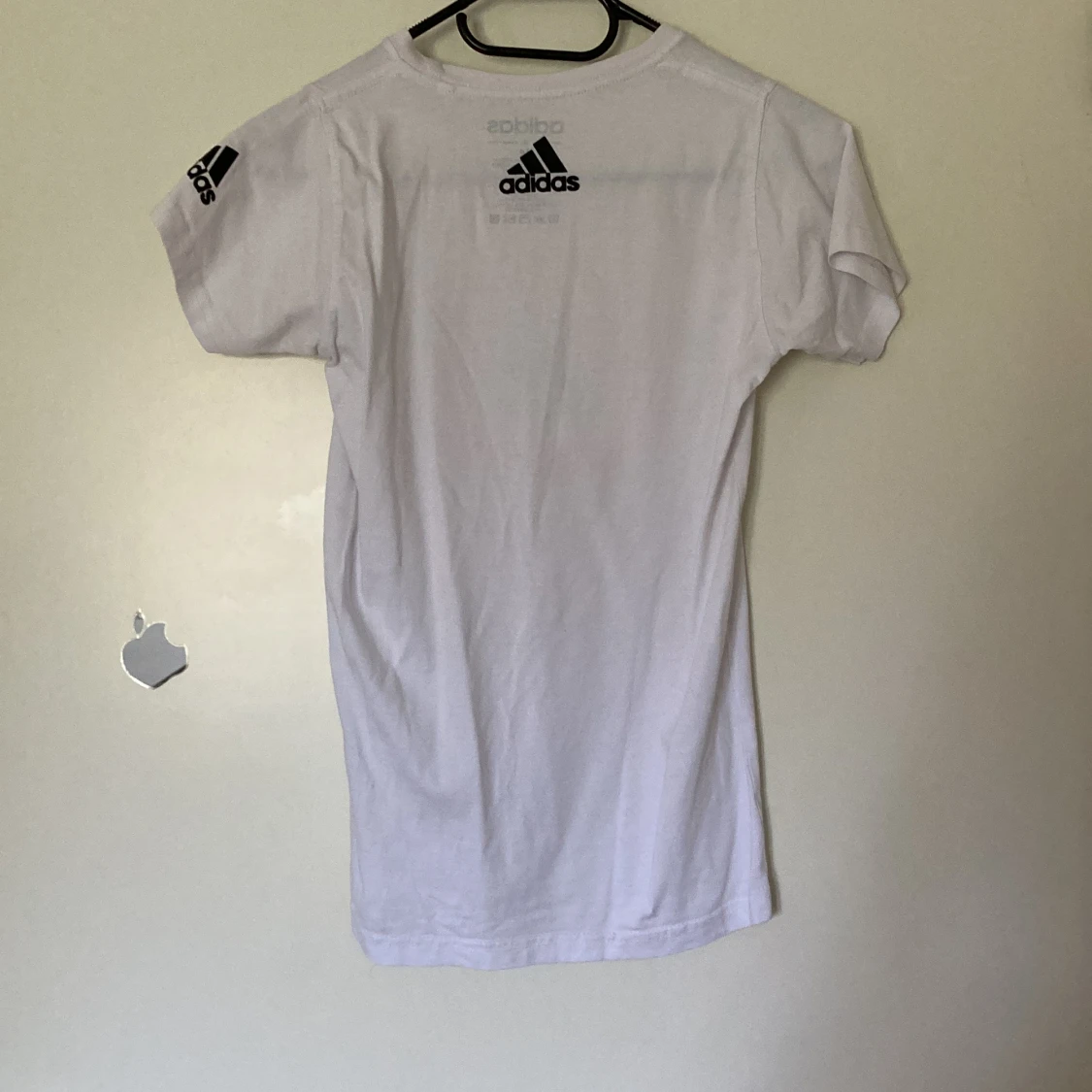  Vit adidas t shirt  - 90