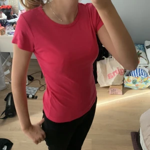 T-shirt - Sypersnygg t-shirt, nästan aldrig använd. 