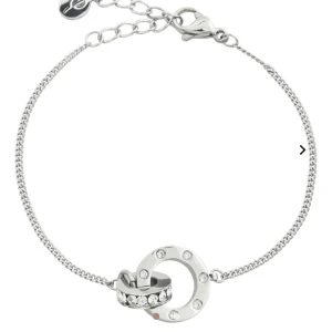 Edblad armband - Säljer mitt edblad armband då jag börjat med guld och inte använder silver mer. Använt få tal gånger och inga slitningar eller så på det. Pris kan absolut diskuteras!💞