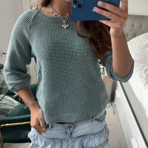 Tröja!  - Snygg tröja med trekvartsärm perfekt till skolstarten!