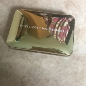 Blush - Blush från Michael Kors aldrig använd.