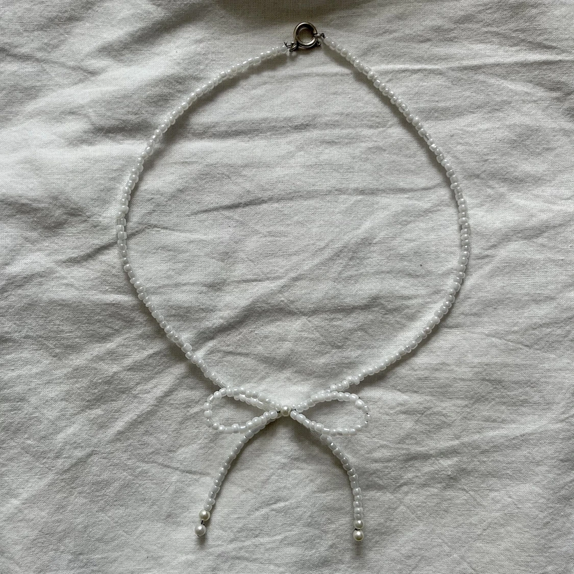 Rosett pärlhalsband