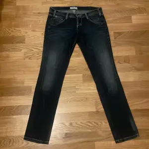 Lynn Narrow, lågmidjade straight jeans, W28 L31