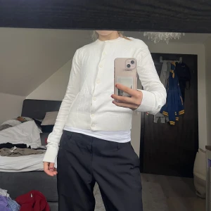 Två koftor från h&m. - Båda koftorna är helt oanvända, aldrig kommit till användning. Supersöta koftor som passar till allt! Pris kan alltid diskuteras💗