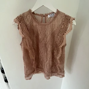 Spetsblus - Så snygg spetsblus! Jättefint skick.