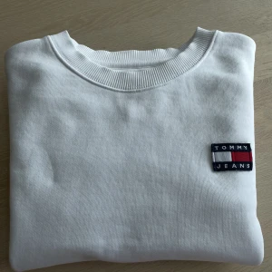  En fin Tommy Hilfiger tröja! Inga noppror eller något! -  Endast använd ett fåtal gånger och är i ett väldigt bra skick!
