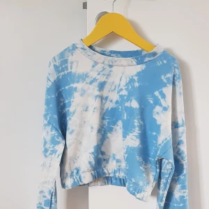 Tröja - Använd tröja. I fin skick. Storlek 140. 