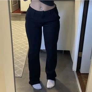 Kostymbyxor  - Super snygga lågmidjade kostymbyxor som tyvärr inte kommer till använing💞passar någon runt 170cm skulle jag säga💞