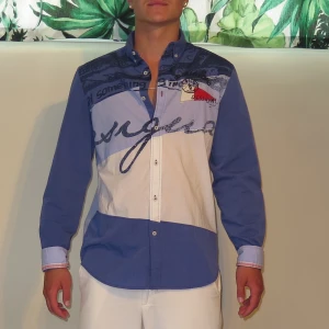 Desigual Skjorta - Tjena! Denna kommer inte heller till användning.  Con 9/10.  Ovanlig skjorta. Sköna färger!
