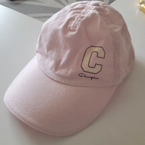 Champion keps - Vintage Champion keps i jättebra skick. Kan fraktas men köparen står för frakten ❤️