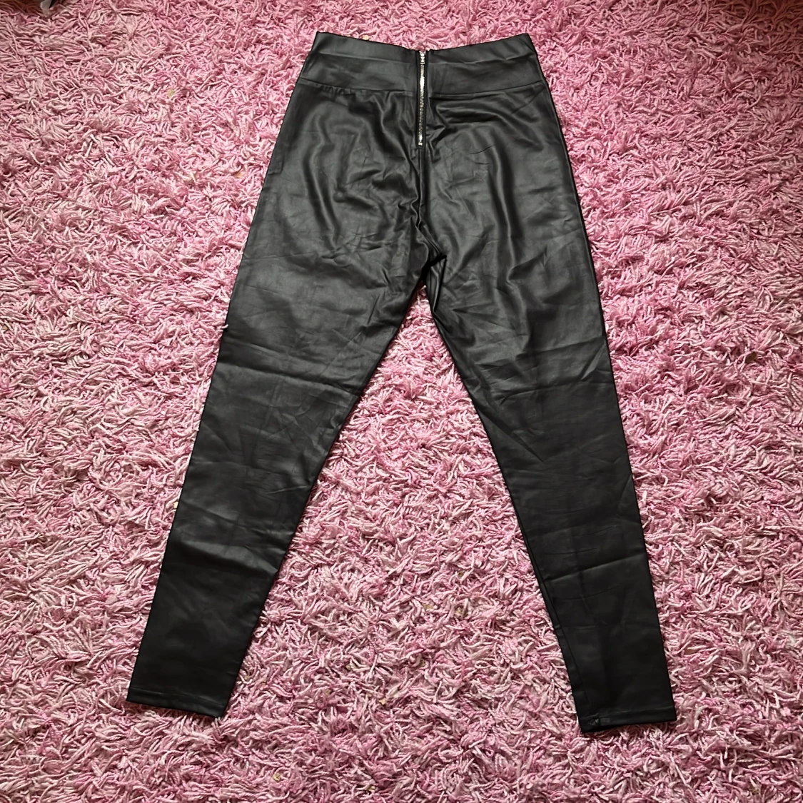 Skinbyxor i fake skin - 90