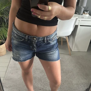 Jeansshorts  - Blåa jeansshorts, köpta för 500kr