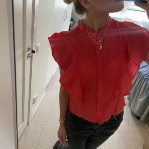 Volangtopp  - Såå himla snygg volangtopp från lindex, aldrig använd 🥰