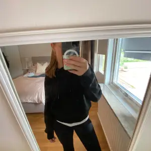 En superskön hoodie ifrån HM. Säljer den då jag vill ha lite mer oversized.❤️‍🔥