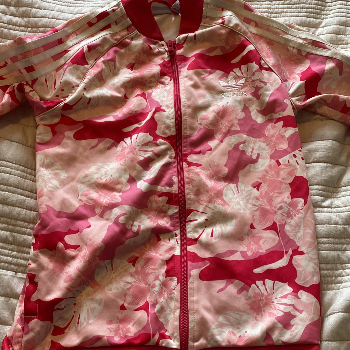 En jättefin kofta i olika nyanser av rosa!🥹 - 92